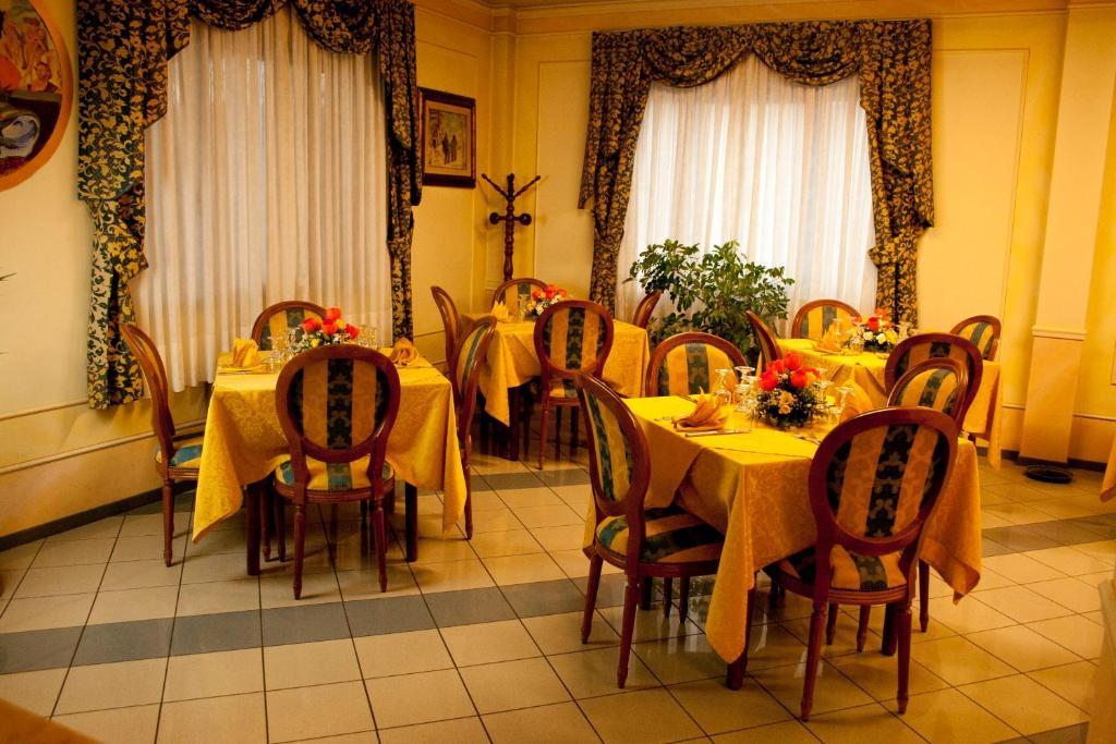 Hotel Michelangelo Rezzato Bagian luar foto