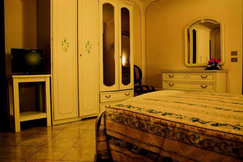 Hotel Michelangelo Rezzato Bagian luar foto