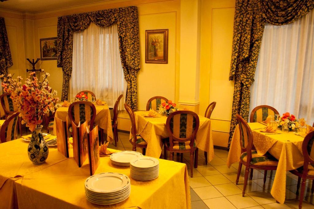 Hotel Michelangelo Rezzato Bagian luar foto
